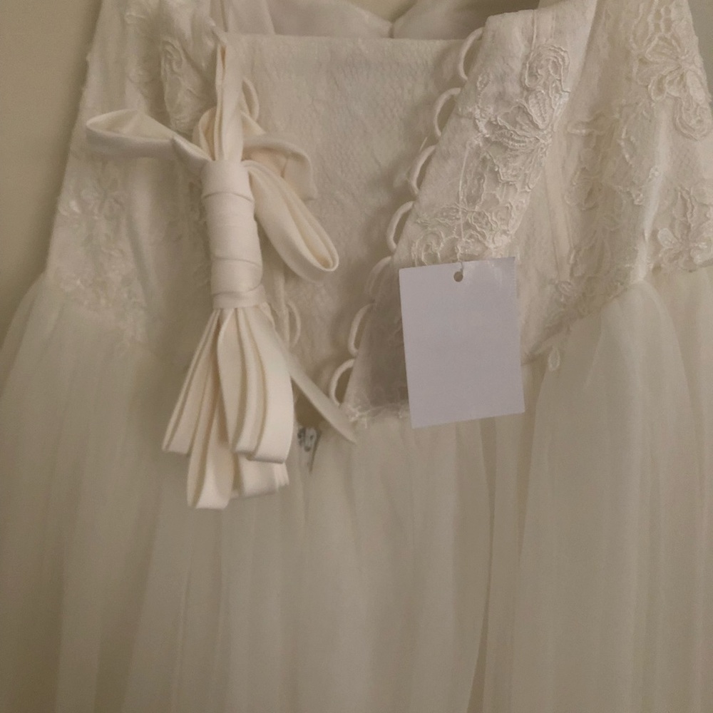 Wedding dress/Shoes/veil bundle - Picture 4 of 8